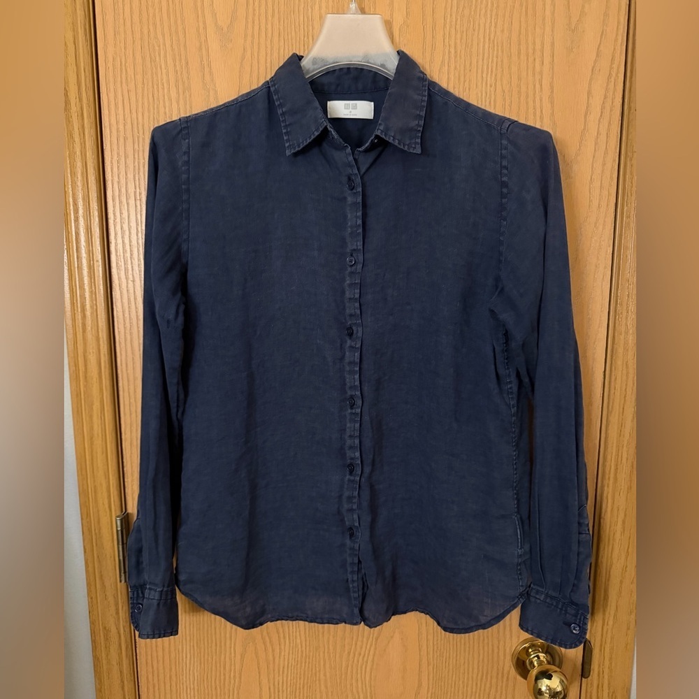 UNIQLO Used Button Up Long Sleeve Collared Business Casual Shirt Women’s Small